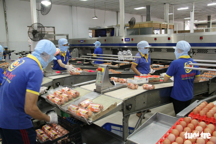 Từ ngày 2-4, TP.HCM tăng giá bán thịt, trứng gia cầm 7-14% - Ảnh 1.