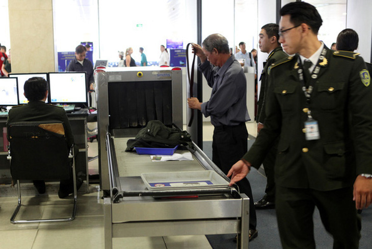 Khu vực soi chiếu an ninh tại sân bay thường xảy ra các vụ hành khách lấy tài sản của nhau - Ảnh: TUẤN PHÙNG