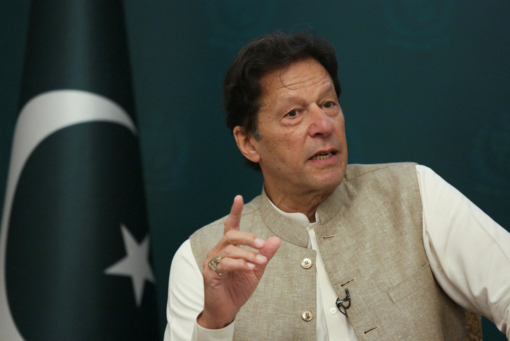 Thủ tướng Pakistan mất chức vì điều hành kinh tế kém - Ảnh 1.