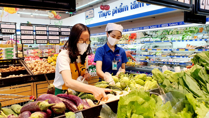 Kiểm soát chất lượng nghiêm ngặt, Co.opmart Thanh Hóa thu hút khách hàng - Ảnh 1.