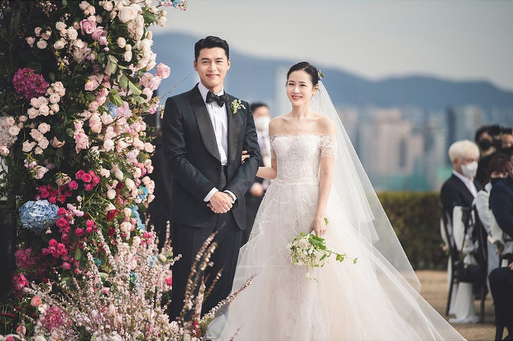 Hyun Bin và Son Ye Jin sang Mỹ vẫn gây sốt - Ảnh 15.