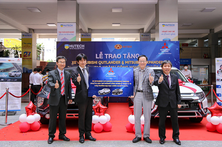 Mitsubishi Motors Vietnam tặng 2 ô tô phục vụ đào tạo ngành công nghệ kỹ thuật ôtô HUTECH - Ảnh 1.