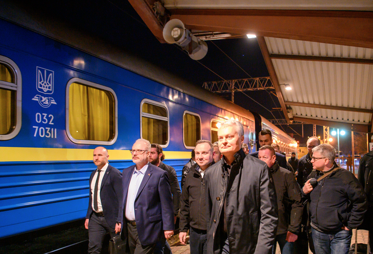 Tổng thống 4 nước châu Âu cùng đi tàu đến Kiev - Ảnh 1.