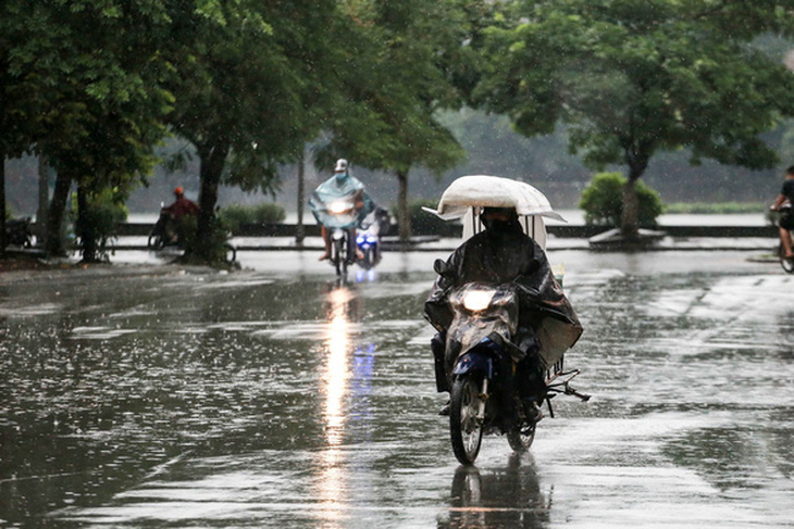 Quảng Ninh đến Quảng Trị lo ứng phó thời tiết nguy hiểm - Ảnh 1.