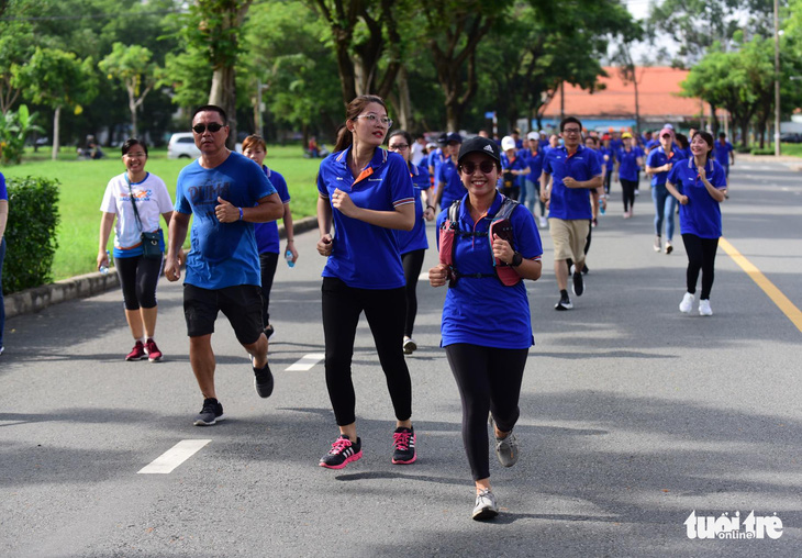 Từ chiều nay, TP.HCM hạn chế xe ở nhiều đường quận 7 để tổ chức giải marathon - Ảnh 1.