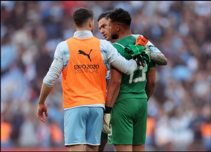 Pep Guardiola bảo vệ ‘tội đồ’ Zack Steffen - Ảnh 5.