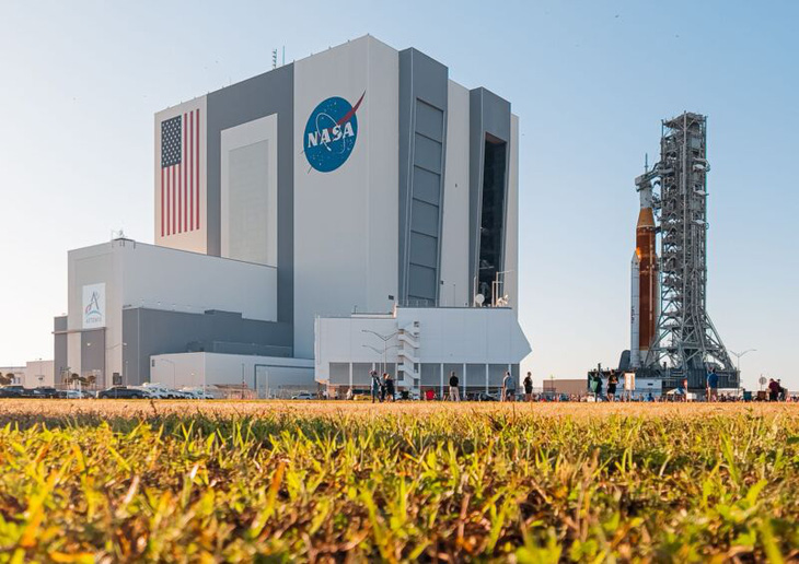 NASA trả siêu tên lửa Mặt trăng về nơi sản xuất sau 3 thử nghiệm thất bại - Ảnh 1.