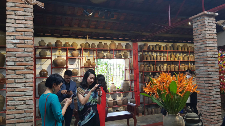 Bảo tàng gốm cổ sông Hương chính thức hoạt động - Ảnh 2.