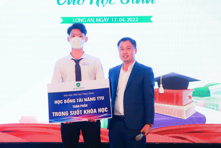 Đại học Tân Tạo khởi động Quỹ học bổng Khai phóng trị giá gần 38 tỉ đồng - Ảnh 3.