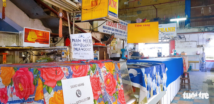 Hàng loạt tiểu thương các chợ nổi tiếng ở TP.HCM bỏ sạp vì ế ẩm - Ảnh 4.