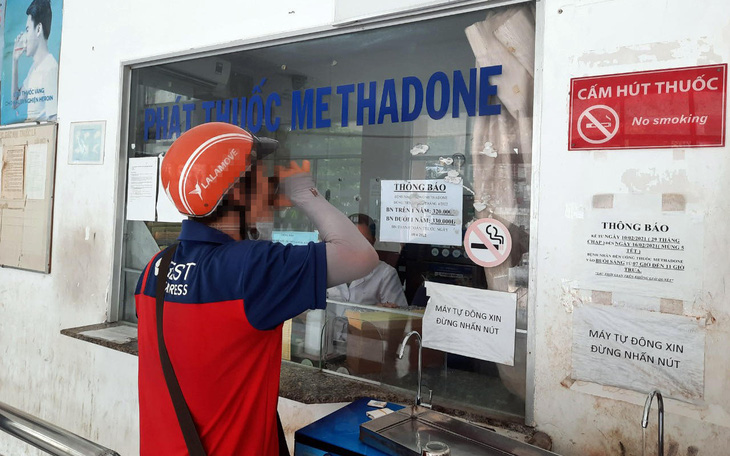 Triệt phá nhóm mua bán ma túy cho người cai nghiện bằng methadone - Ảnh 2.