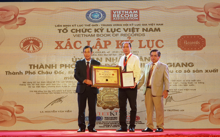 Châu Đốc lập kỷ lục địa phương có nhiều cơ sở làm mắm Nam Bộ nhất Việt Nam