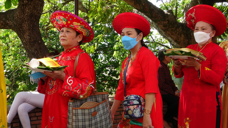 Hàng ngàn người dự khai hội Tháp Bà Ponagar sau 2 năm tạm ngưng - Ảnh 5.