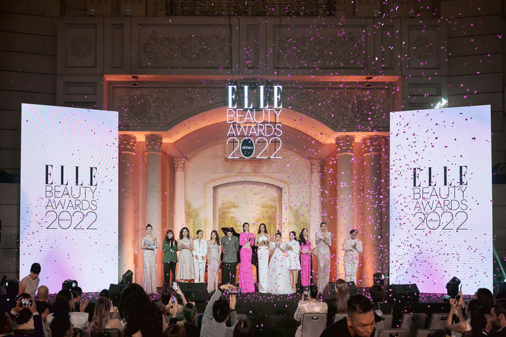 Hoãn đêm nhạc Trịnh tối 24-4; Elle Beauty Awards vinh danh Tiểu Vy, Kim Duyên - Ảnh 2.