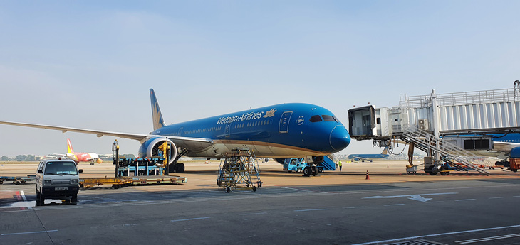 Hai chuyến bay của Vietnam Airlines phải quay đầu để cấp cứu hành khách - Ảnh 1.