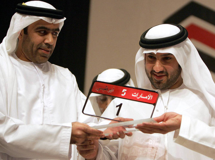Đại gia Dubai bỏ hơn 218 tỉ đồng mua biển số xe dị - Ảnh 2.