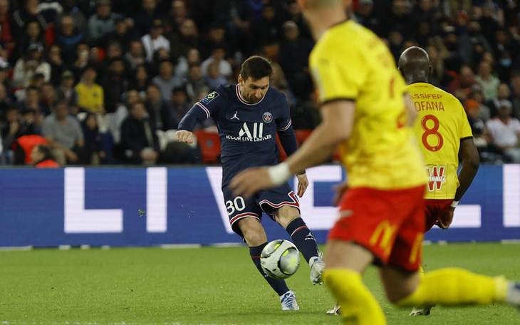 Messi ghi bàn thắng đẹp, PSG vô địch Ligue 1 trước 4 vòng đấu