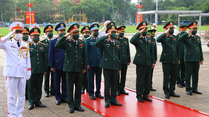 Lãnh đạo Đảng, Nhà nước vào lăng viếng Chủ tịch Hồ Chí Minh - Ảnh 5.