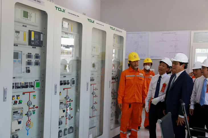 Vận hành TBA  110kV Cam Lộ và đấu nối mừng 50 năm Quảng Trị giải phóng - Ảnh 2.