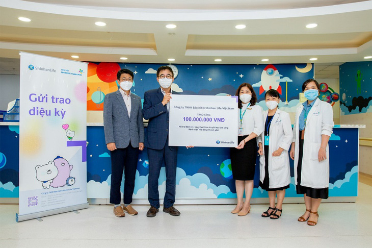 Shinhan Life Việt Nam hỗ trợ bệnh nhi Ung thư máu Bệnh viện Nhi đồng TP.HCM - Ảnh 1.