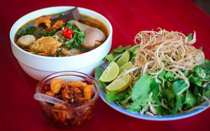 Bún bò Huế vào bữa trưa của trẻ em Nhật: 