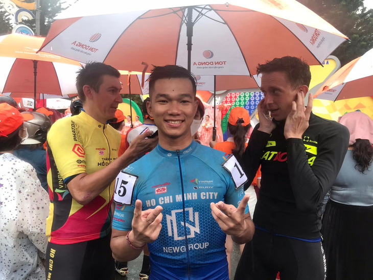 Tay đua trẻ Nguyễn Văn Bình vượt mưa gió chiến thắng tại TP Bảo Lộc - Ảnh 1.