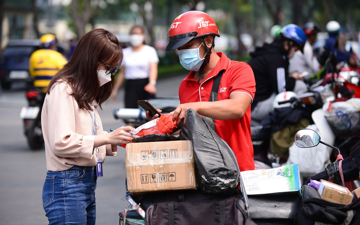 Cẩn trọng với hàng khuyến mãi mùa lễ