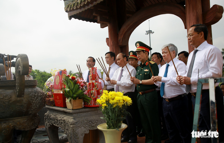Chủ tịch nước dâng hương tưởng niệm anh hùng liệt sĩ Thành cổ Quảng Trị - Ảnh 1.