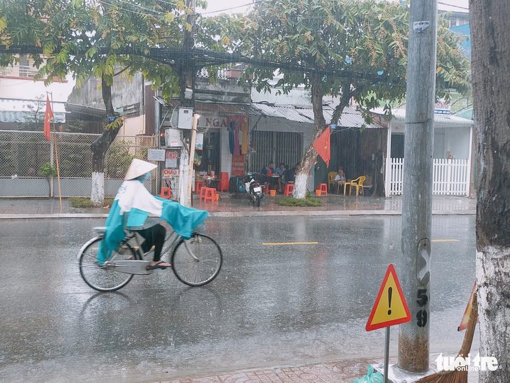 Miền Tây bất ngờ xuất hiện mưa lớn sau những ngày nắng gắt - Ảnh 2.