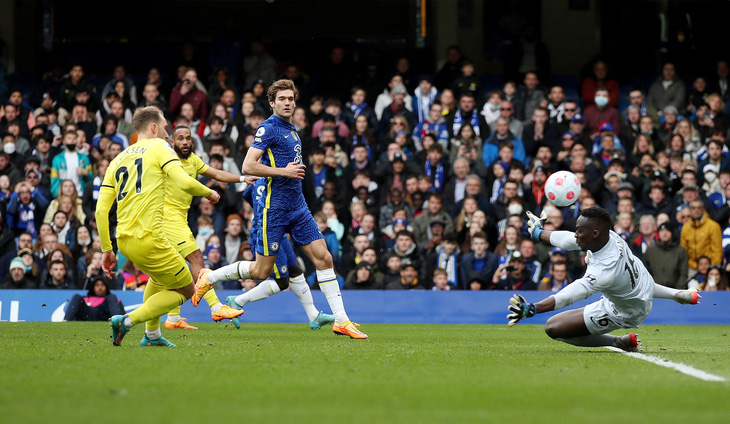 Man City và Liverpool so kè quyết liệt trên ngôi đầu, Chelsea thảm bại - Ảnh 3.