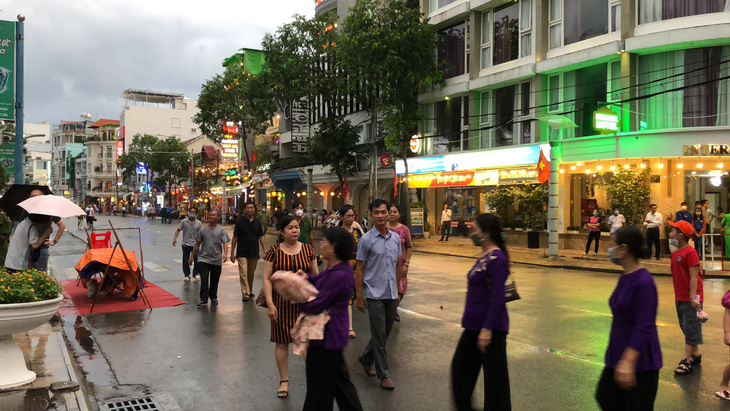 Cần Thơ ra mắt tuyến phố đi bộ ở bến Ninh Kiều nhằm thu hút khách du lịch - Ảnh 2.