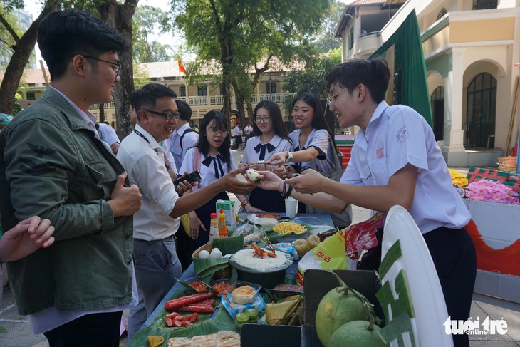 Biết cả thế giới nhưng cha mẹ không cho xăm cũng đòi chết cho cha mẹ biết tay - Ảnh 1.