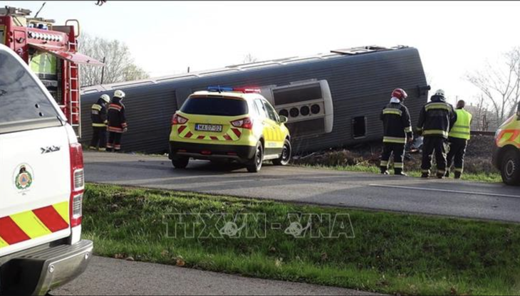 Tai nạn đường sắt nghiêm trọng tại Hungary, 7 người thiệt mạng - Ảnh 1.