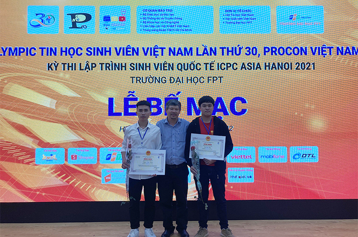 Thêm giải ba vào bộ sưu tập giải thưởng Olympic Tin học cho sinh viên ĐH Duy Tân - Ảnh 1.