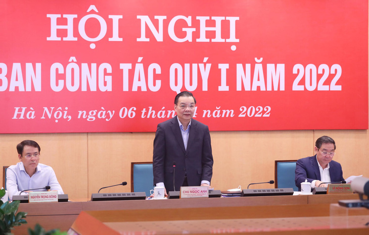 Chủ tịch Hà Nội: Sẽ mở thêm một số dịch vụ để phục vụ sản xuất, kinh doanh - Ảnh 1.