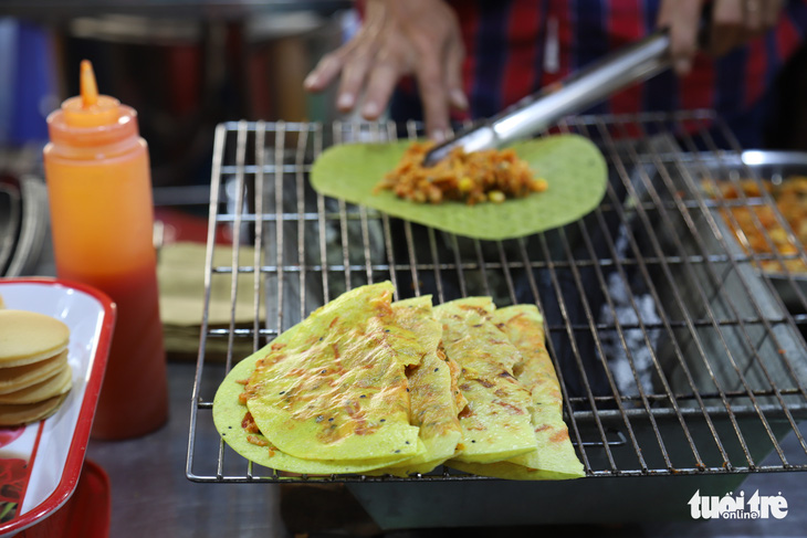 Mãn nhãn với cả trăm loại bánh dân gian hội ngộ tại Cần Thơ - Ảnh 2.