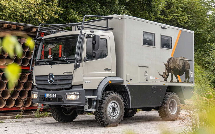 Nhà di động từ xe tải Mercedes: Bên ngoài như xe quân sự, bên trong như khách sạn
