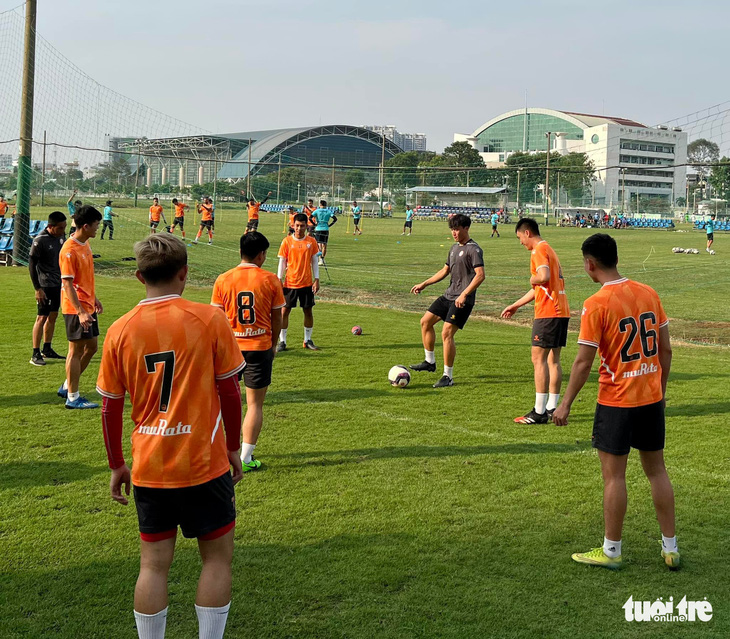 Cầu thủ bỏ tập ngày thứ 2 liên tiếp, đòi đối thoại với lãnh đạo CLB TP.HCM - Ảnh 1.