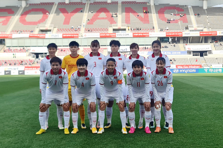 Đội tuyển nữ Việt Nam nhận bài học đầu tiên tại Hàn Quốc - Ảnh 1.