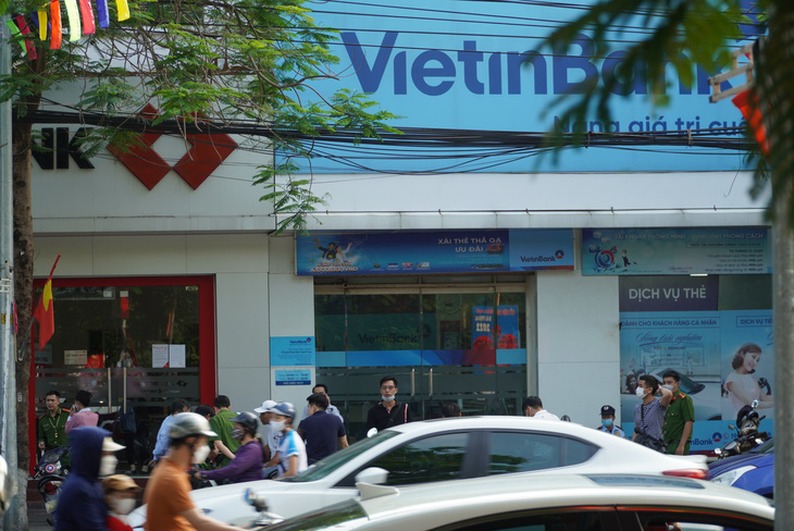 Truy bắt nghi phạm cướp ‘hụt’ ngân hàng giữa trung tâm Hải Phòng - Ảnh 2.