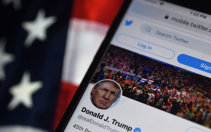 Tỉ phú Musk hứa cho ông Trump vào lại Twitter