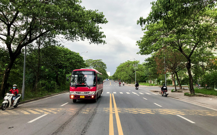 Đường nối đại học Nông Lâm và làng đại học TP.HCM nát ‘như tương’ - Ảnh 2.