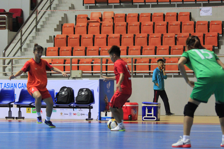 Futsal nữ Việt Nam quyết lật đổ Thái Lan - Ảnh 2.