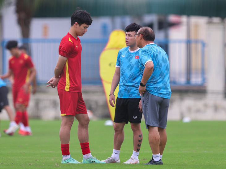 Ông Park chỉnh đốn các cầu thủ U23 Việt Nam - Ảnh 2.