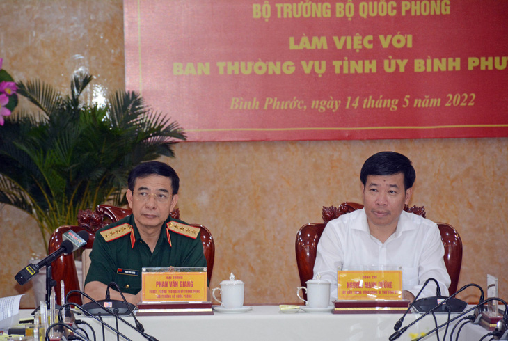 Bộ trưởng Quốc phòng làm việc với Ban thường vụ Tỉnh ủy Bình Phước và Binh đoàn 16 - Ảnh 1.