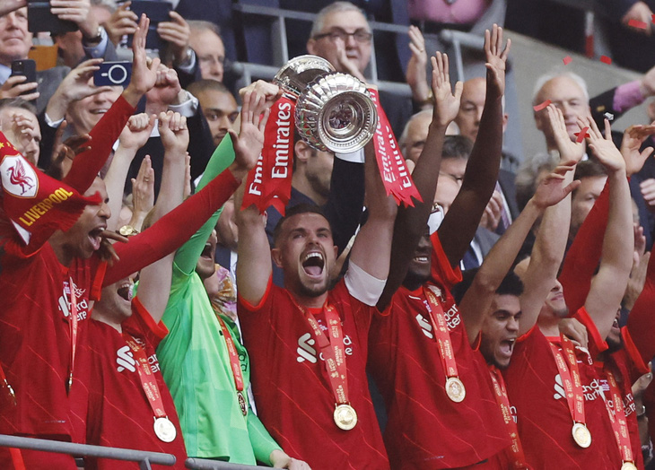 Lại thắng Chelsea trên chấm luân lưu, Liverpool vô địch FA Cup - Ảnh 1.