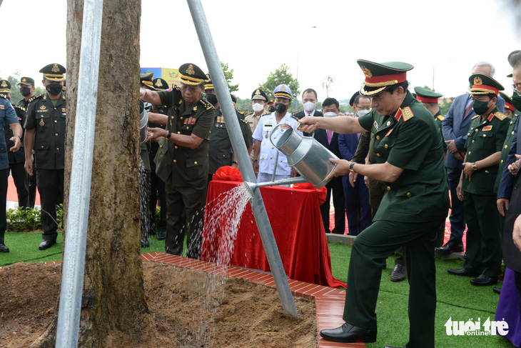 Việt Nam, Campuchia giao lưu hữu nghị quốc phòng ở biên giới - Ảnh 3.