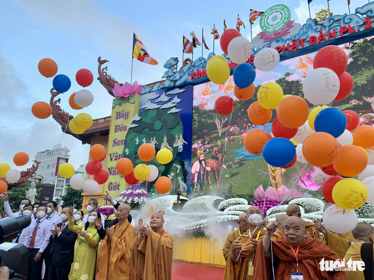 Hàng ngàn tăng ni, Phật tử dự Đại lễ Phật đản tại Việt Nam Quốc Tự - Ảnh 5.