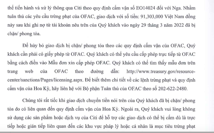 Chuyển tiền trong nước nhưng bị chặn hơn 1 tháng vì ngân hàng bị cấm vận - Ảnh 1.