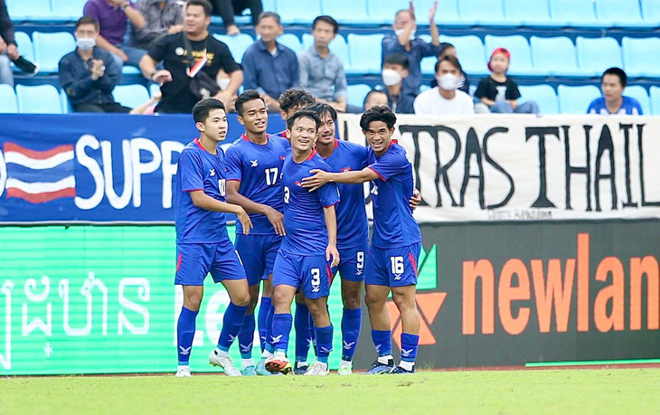 Chủ quan làm hại U23 Malaysia - Ảnh 1.